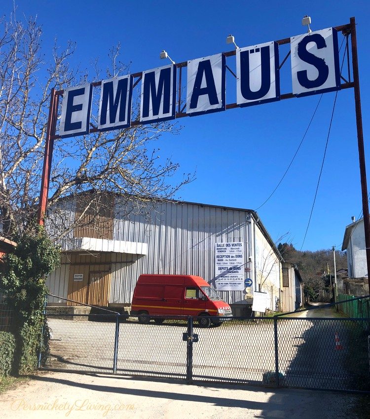 Emmaus charity thrift store france