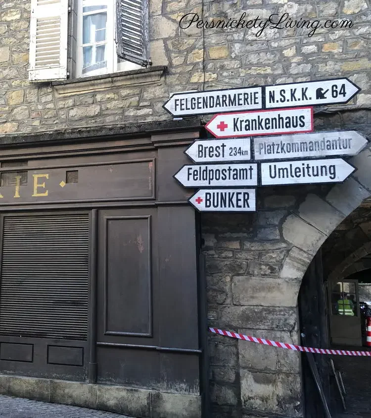 Directional signs in German props for All the Light We Cannot See