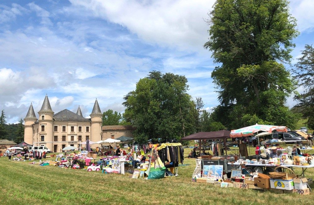 vide grenier in a field by a chateau